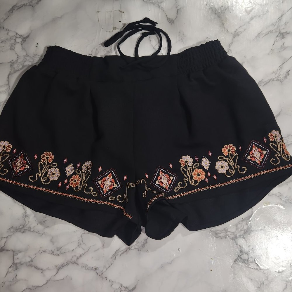 about a girl, ladies' stylish shorts w/embroidery in size small/ waist 28"-30"
